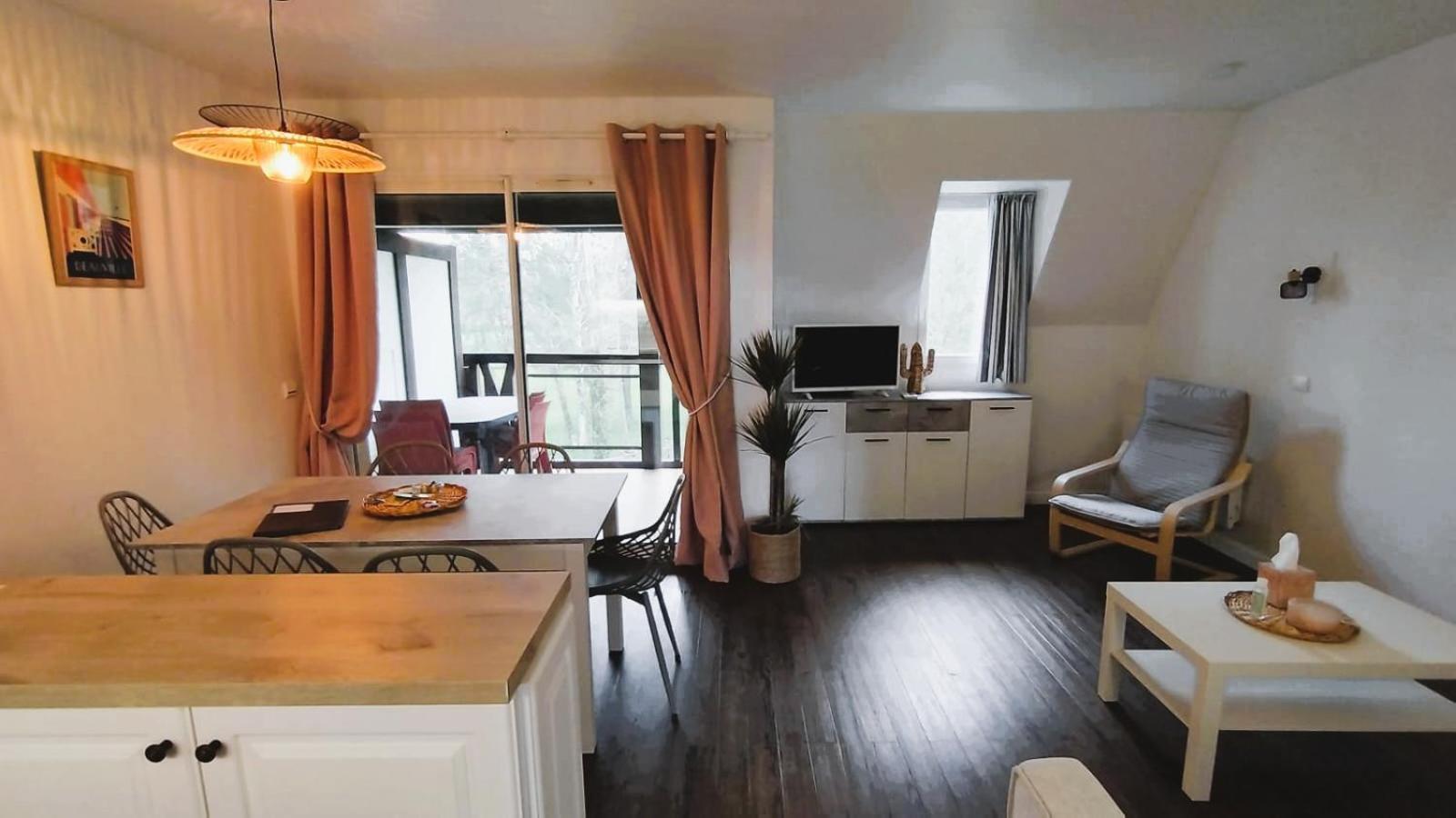Appartement Zen Et A Deauville, Piscine, Parking, Wifi *